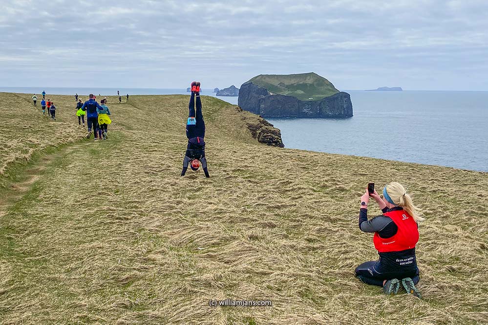 20220507b PUFFIN RUN (iph) 9018 handstand (web 999) (web 999)