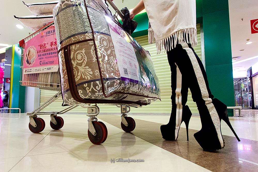 jpn-0316-03-08427-kunming-stiletto-heels-shopping