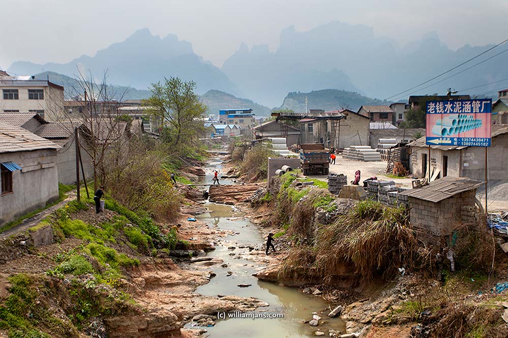 jpn-0321-08-09209-tianmen-run-bridge-stream