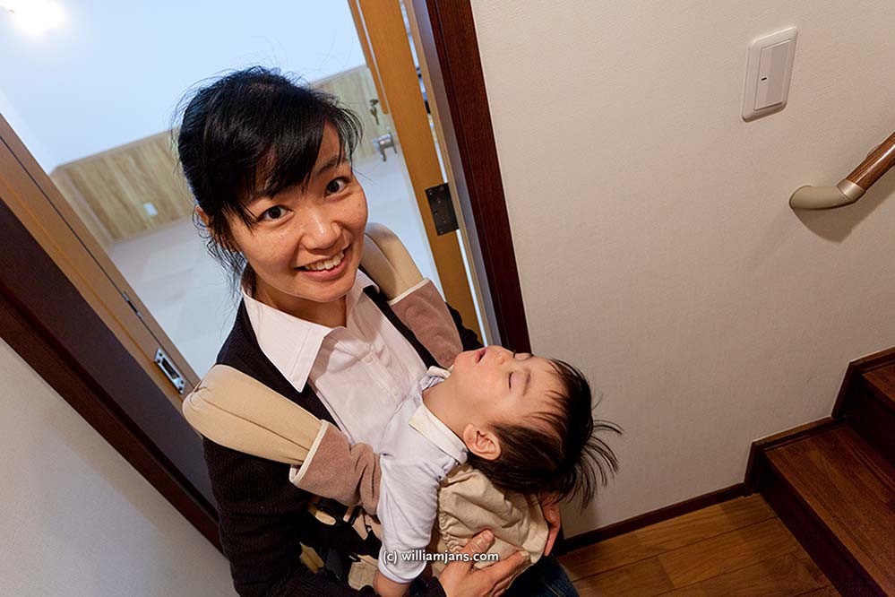 jpn-0327-14-10344-akiko-and-sleeping-baby