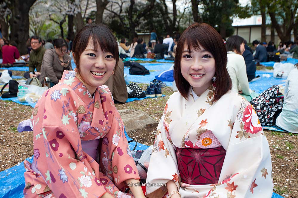 jpn-0402-20-11253-ueno-hanami-ladies