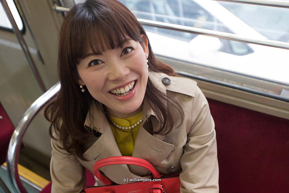 jpn-0422-40-16200-hiroshima-tram-lady