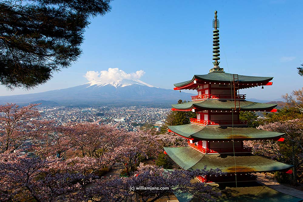 jpn-0425-43-17072-kawaguichiko-arakurayama-sengen-park-view