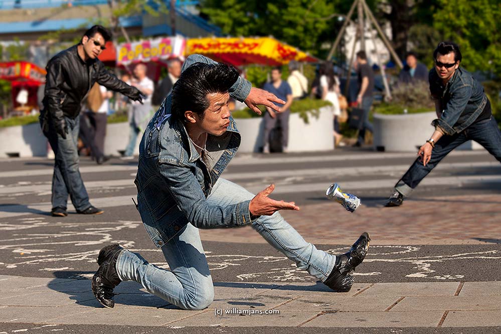 jpn-0427-45-17756-tokyo-yoyogi-rockabilly-beer-toss