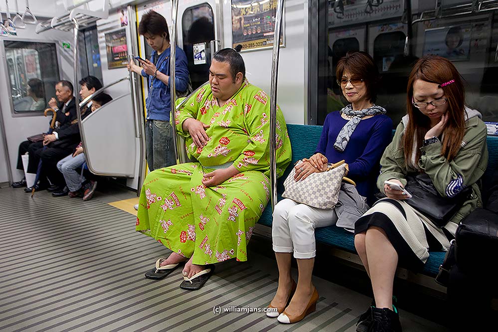 jpn-0501-49-18610-2-tokyo-sumo-on-subway